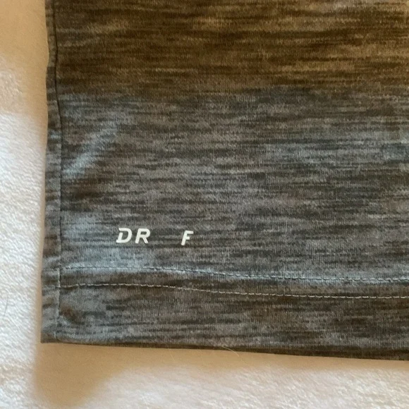 Gray Nike T-shirt - Picture 5 of 8